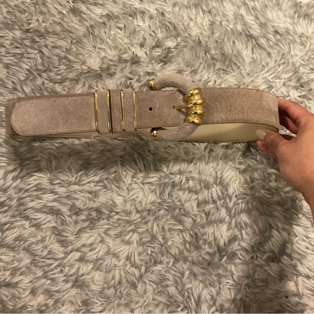 Woman's Cream Belt